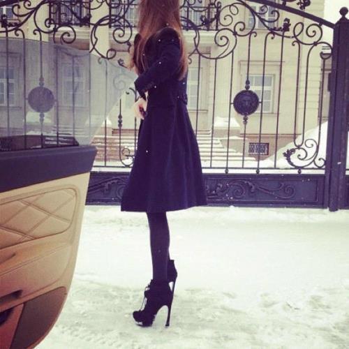 Bianca Drăguşanu, înfruntă iarna cu graţie! Uite cum s-a îmbrăcat roşcata pe gerul ăsta!