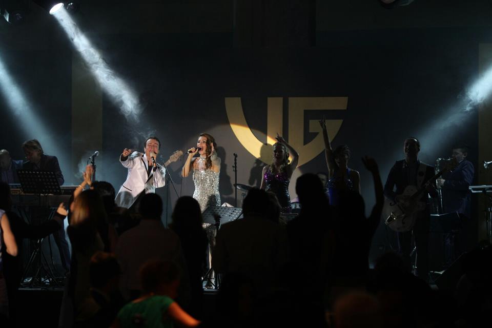 Calin Geambasu a cantat alaturi de Adriana Vlad, unica voce feminina care a ramas in band-ul sau dupa moartea Malinei Olinescu