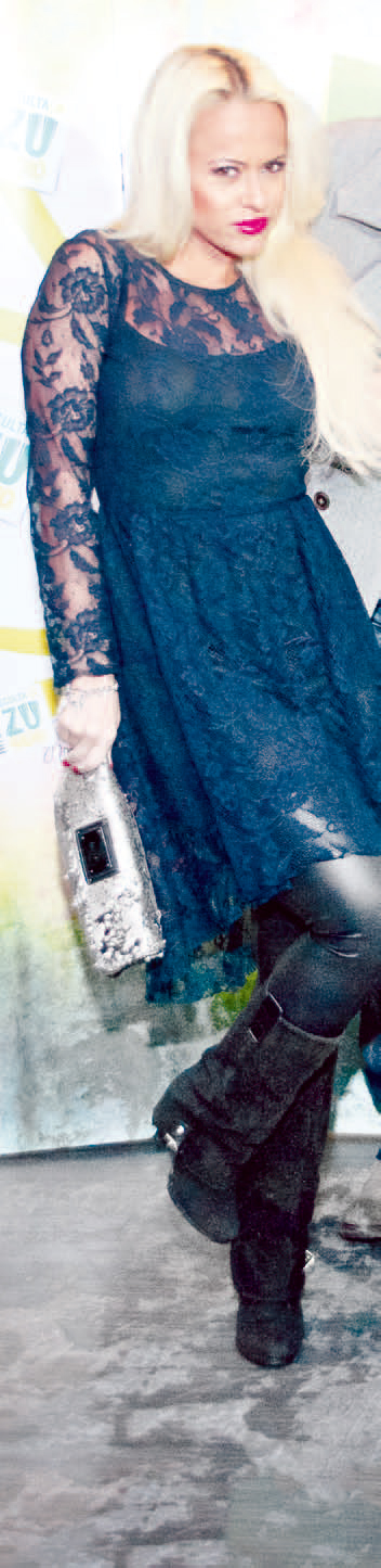 Anda Adam a ales mai mereu sa faca combinatii vestimentare, care nu s-au dovedit a fi cele mai reusite