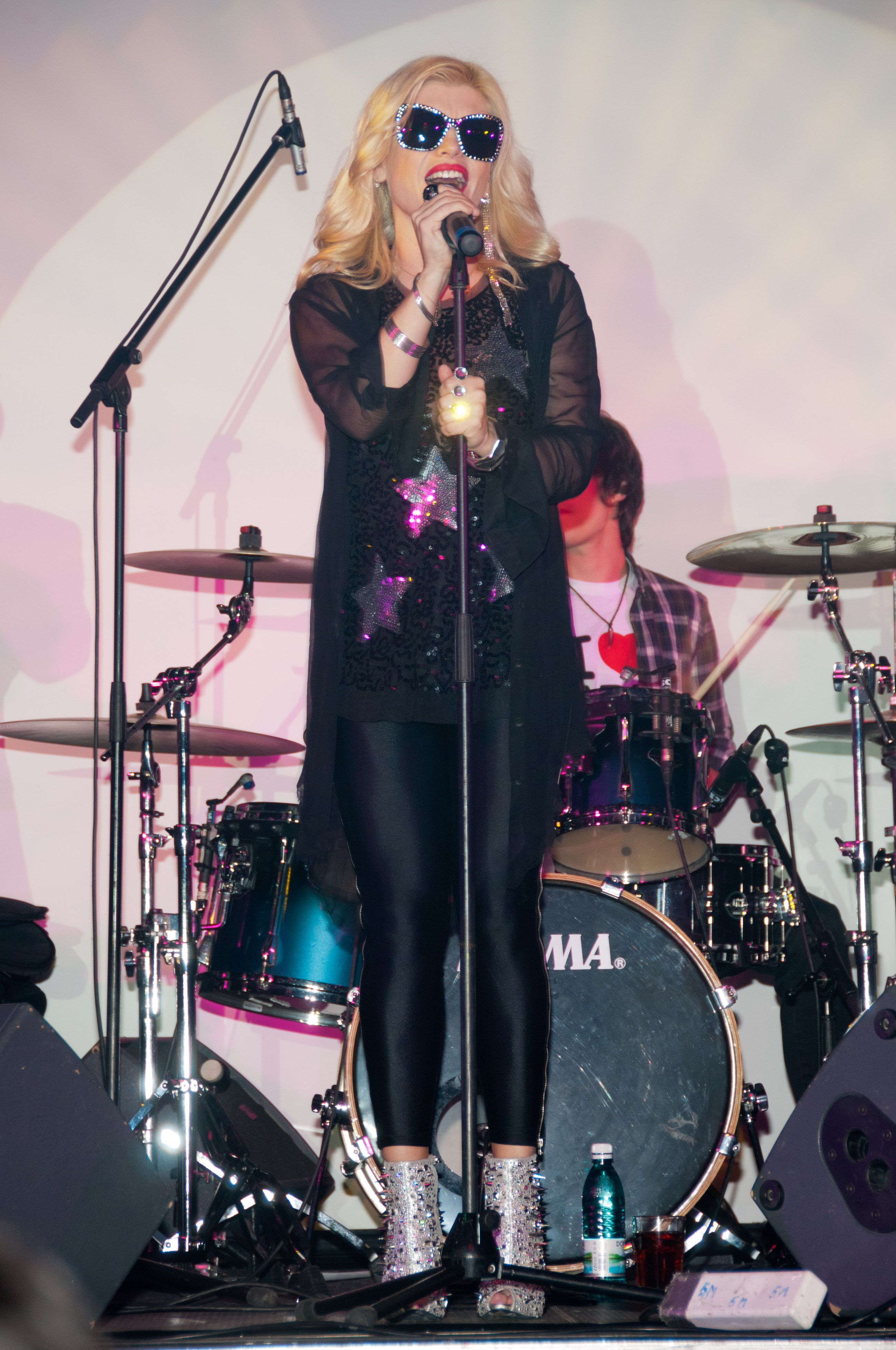 Loredana a fost cea mai bine platita artista in campania electorala