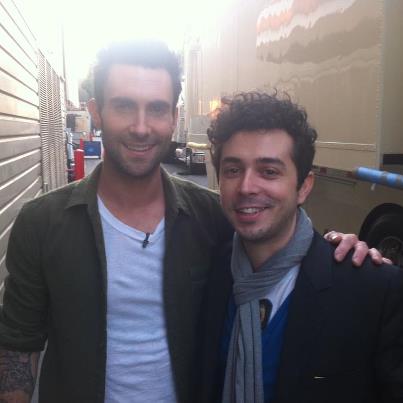 Marius Moga şi Adam Levine, solistul trupei Maroon 5