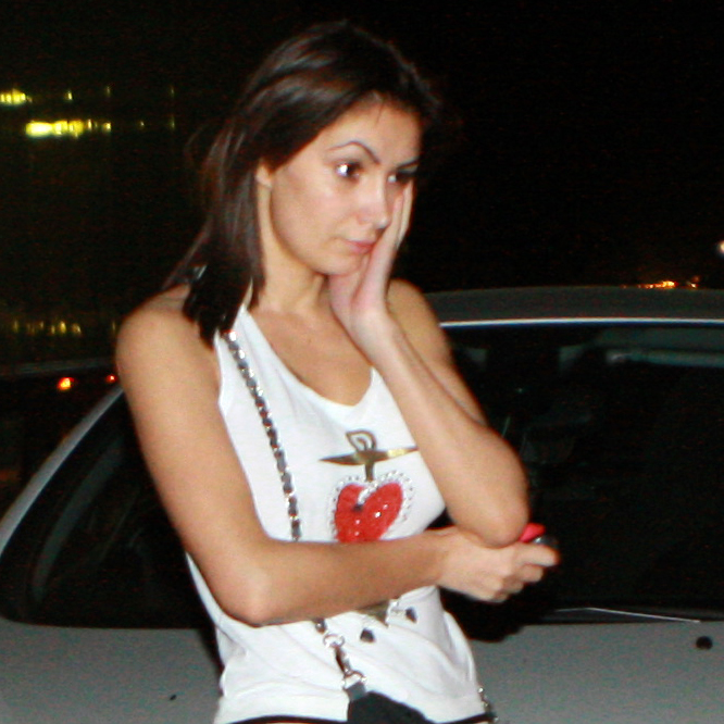 De cateva saptamani, Florina nu mai este in apele ei, suferind enorm dupa pustiul care i-a frant inima