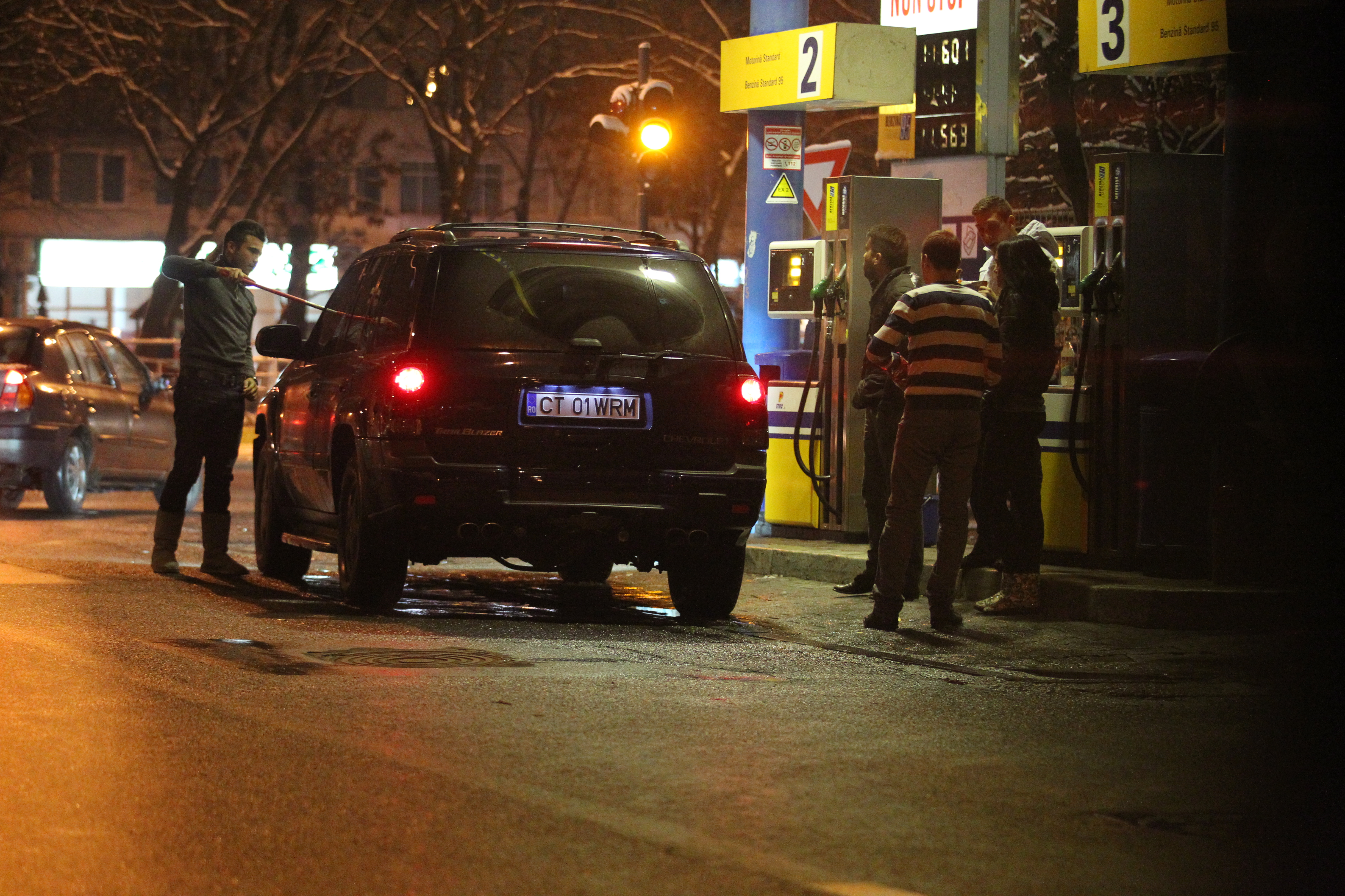 Raducu a facut o prima oprire pentru a se vedea cu o prietena si pentru a-si curata autoturismul