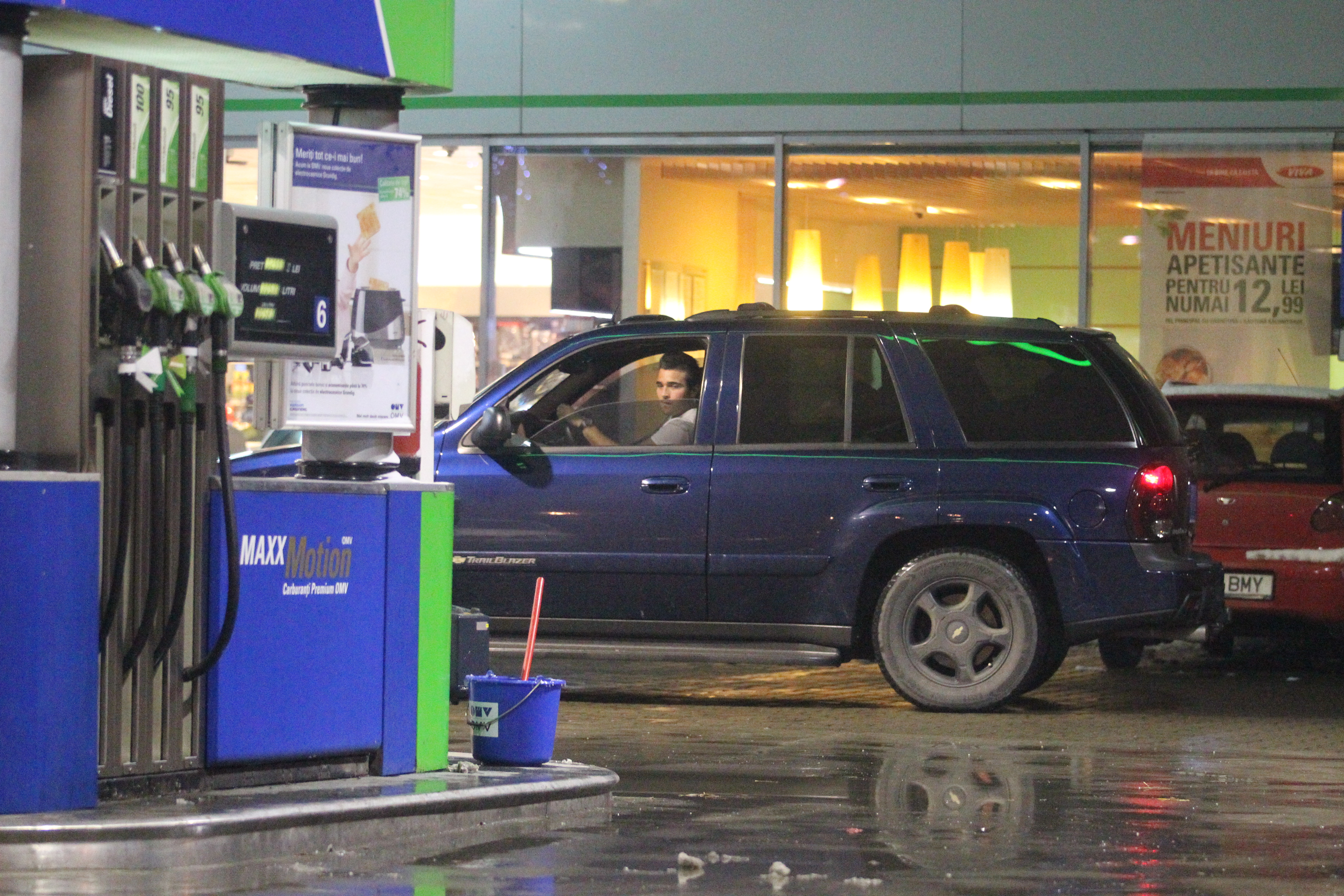 Desi era obosit dupa drum, fiul primarului a insistat ca el sa conduca tot drumul pana la Constanta