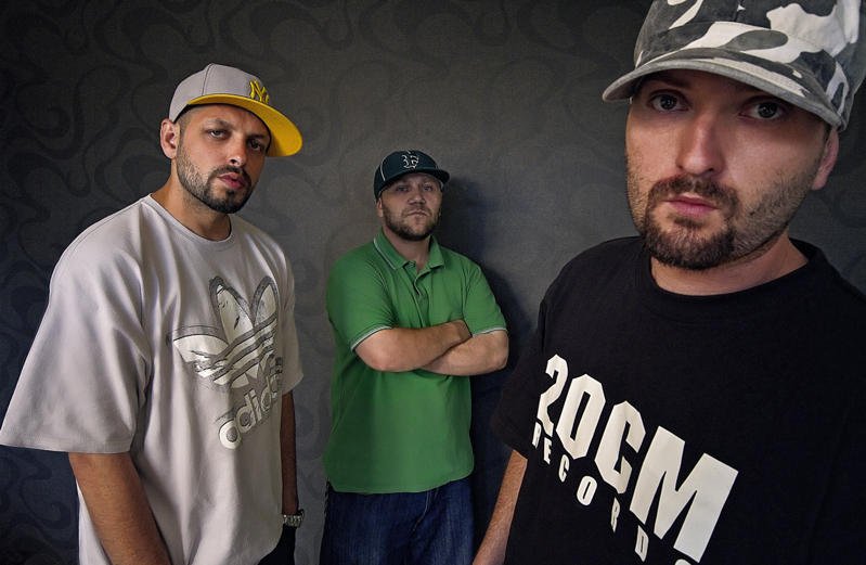 Mai nou, solistul de la Holograf asculta Parazitii