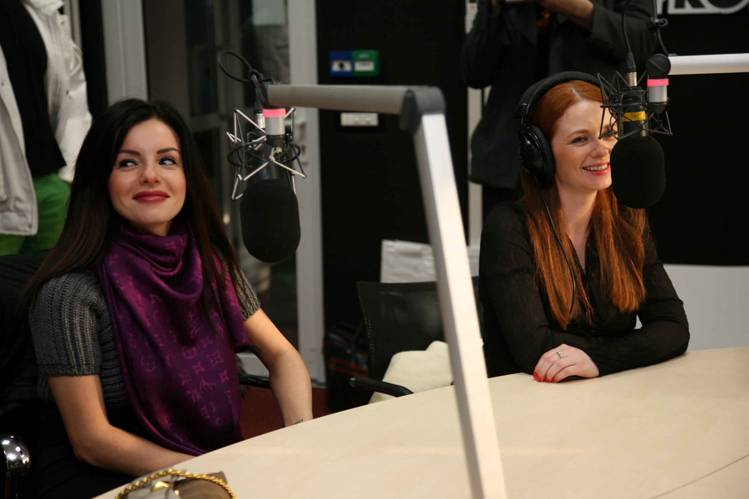 Lena de la T.A.T.U. a cantat live in studioul ProFM piesa Alexandrei Stan, Mr. Saxobeat