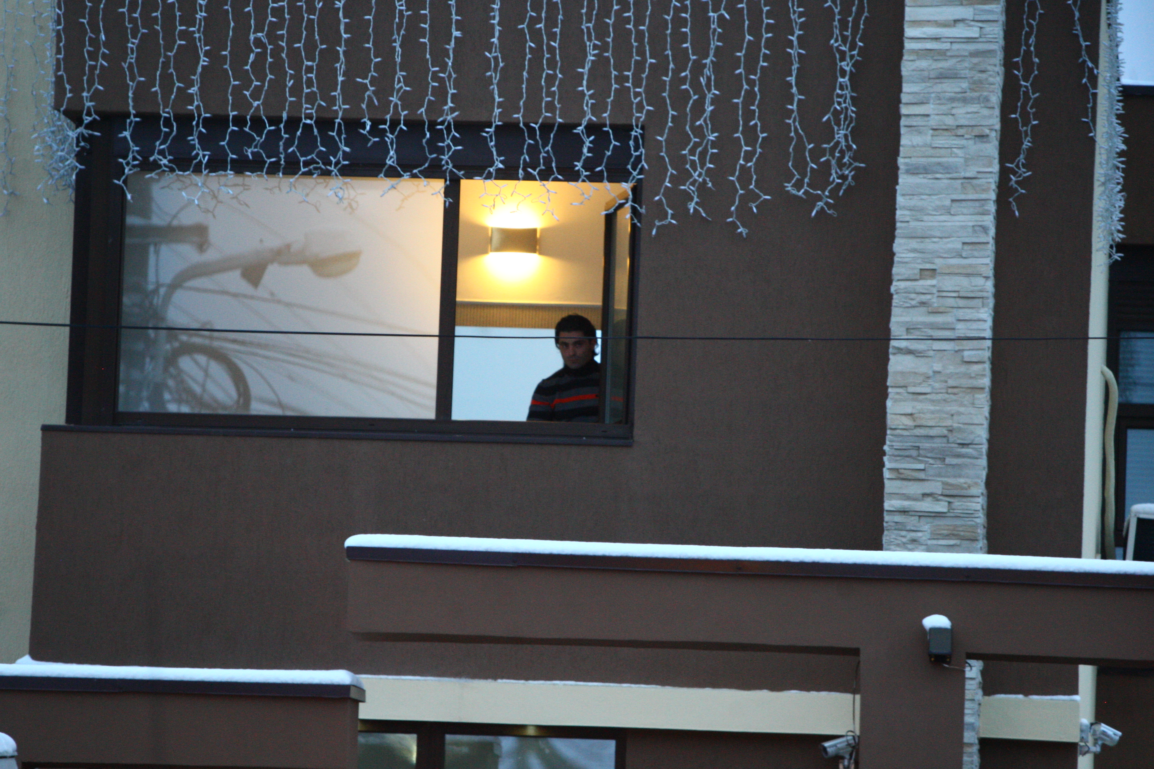 Pepe a verificat lucrarile inainte de a trimite muncitorii acasa