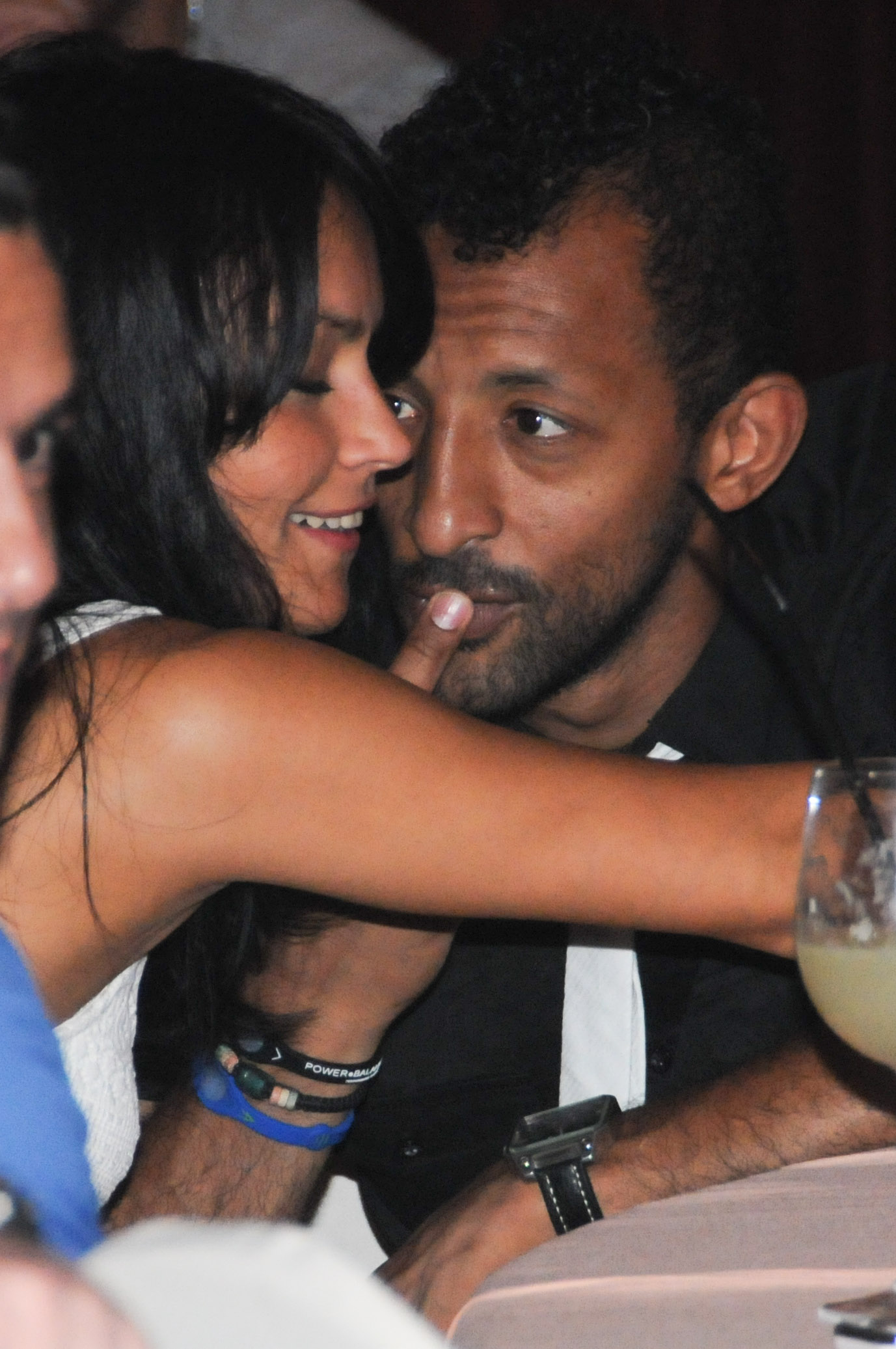 Artistul este topit dupa proaspata lui sotie!