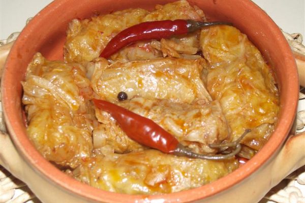 Sarmalele o fac pe Antonia sa se linga pe degete, le adora