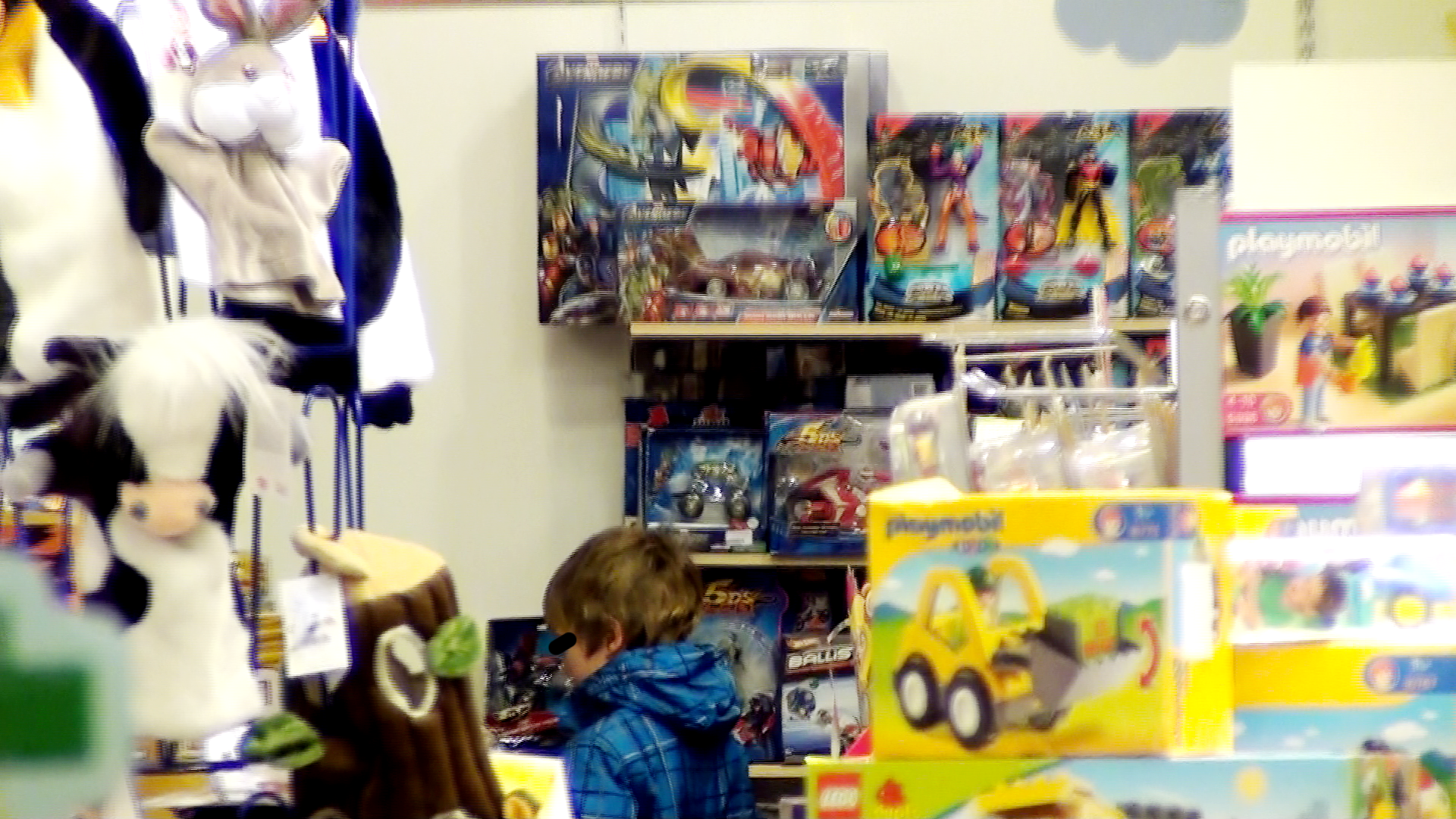 Fiul creatoarei de moda este pasionat la extrem de jocuri, iar mama lui ii face tot timpul pe plac