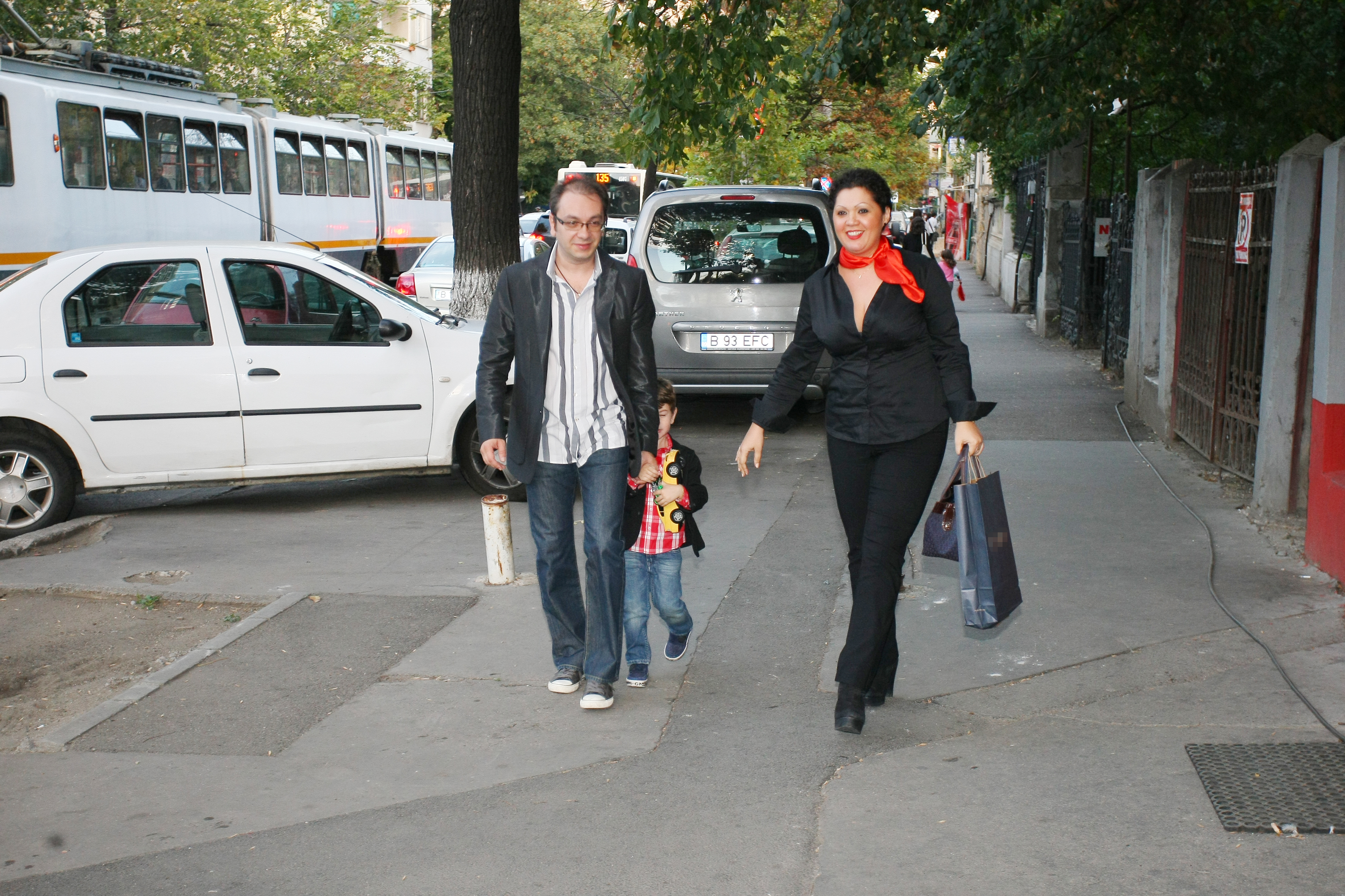 Solista are mare noroc, intrucat sotul ei mananca aceeasi mancare ca si ea, astfel ca a fost ferita de tentatii