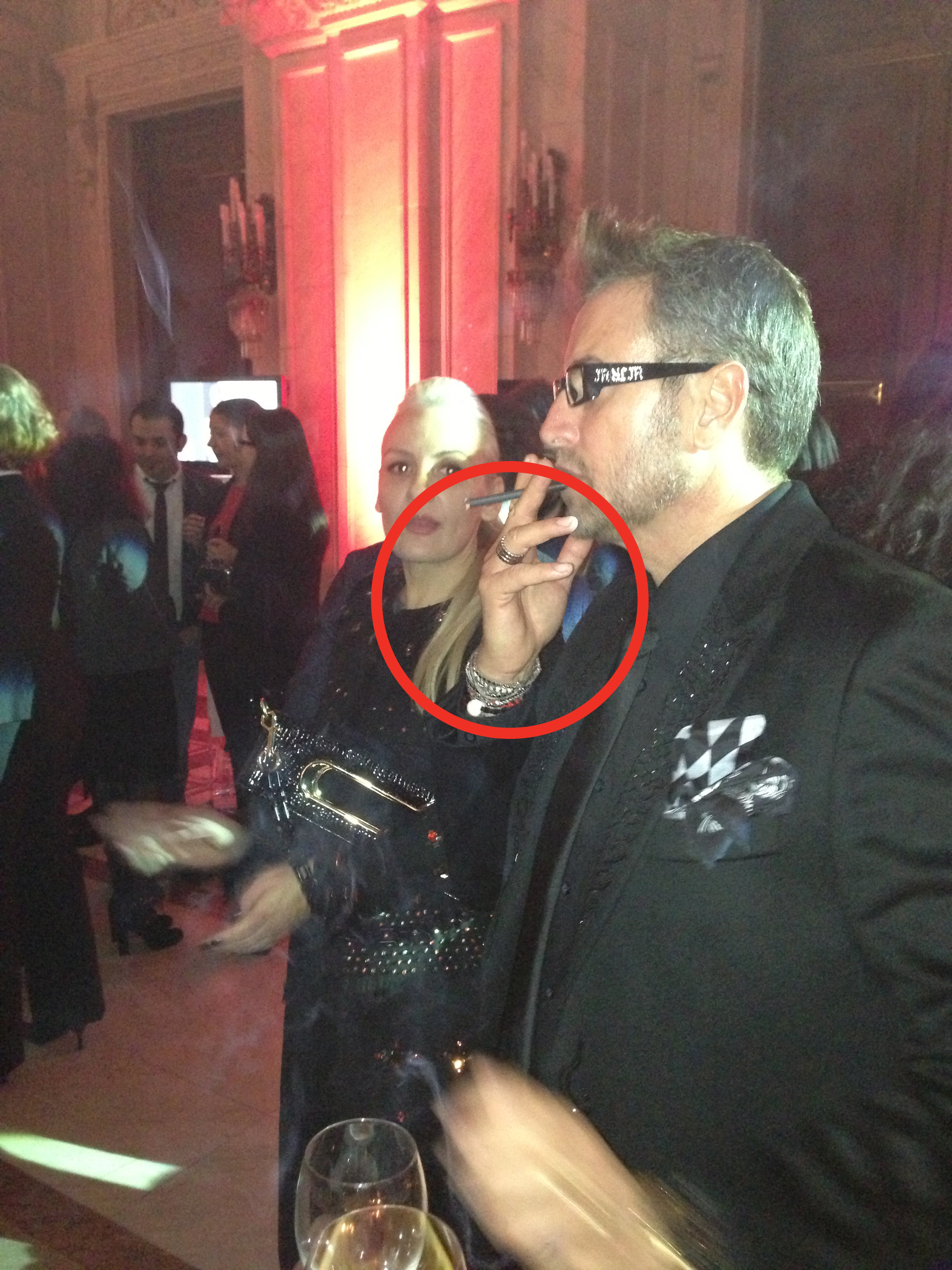 La bratarile de 70.000 de euro, Bote a asortat si un inel Cartier din aur alb