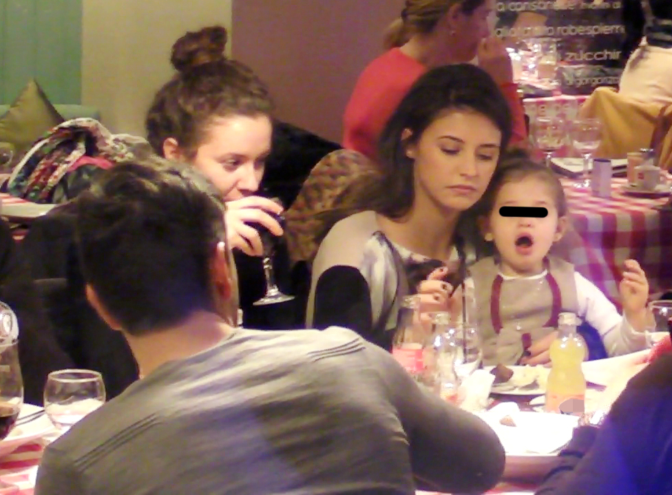 Pe tot parcursul serii, cantareata a fisat o mina trista