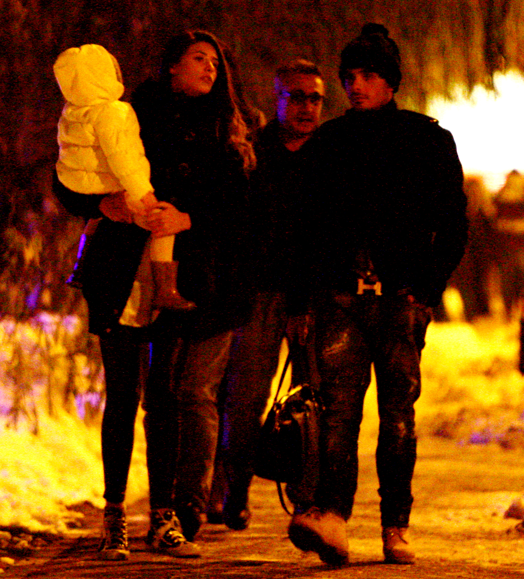 Dupa cateva momente, situatia se schimba si cei doi se lanseaza intr-un dialog