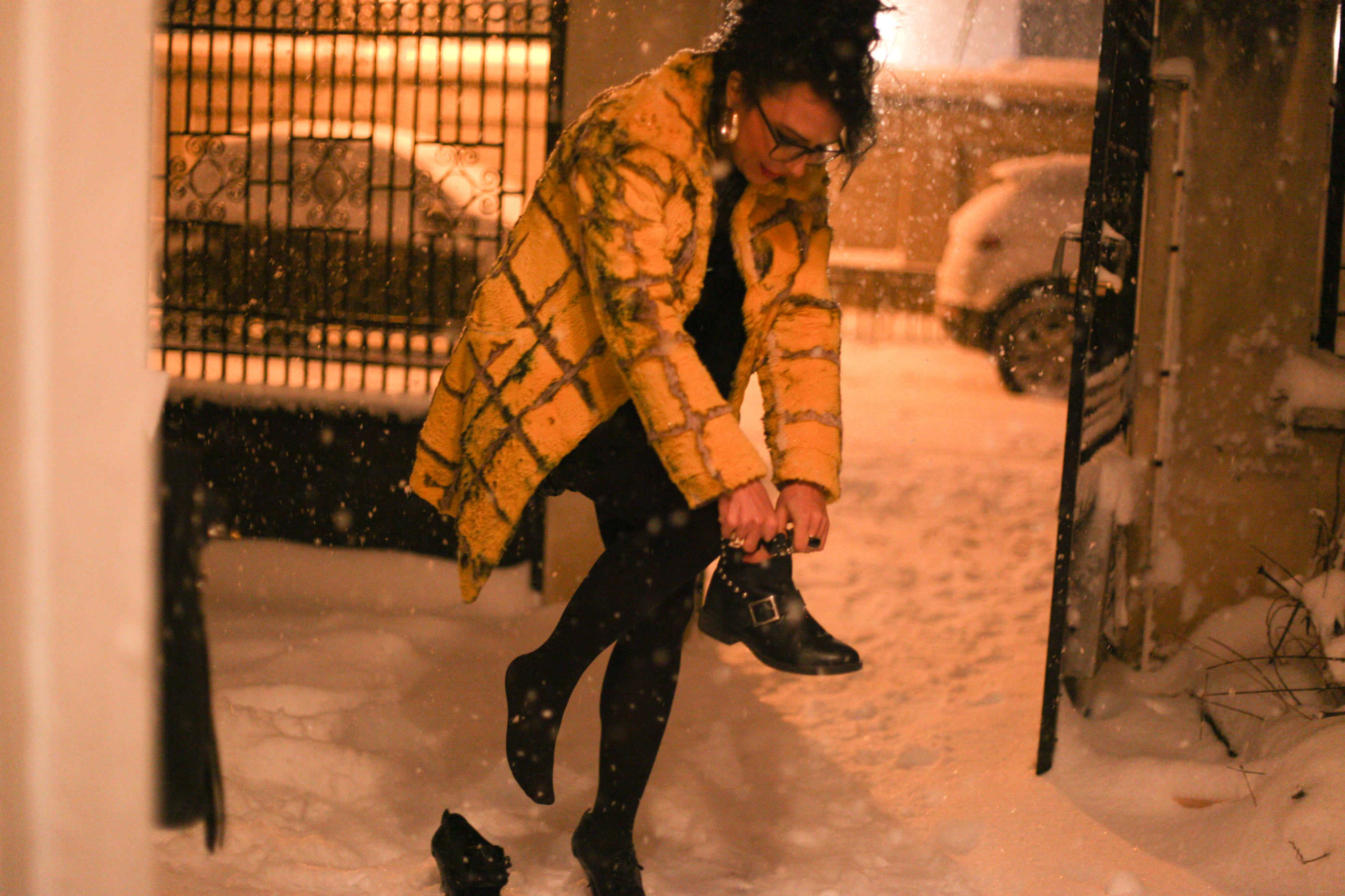 DJ Wanda a merge cu incaltamintea de schimb la traista