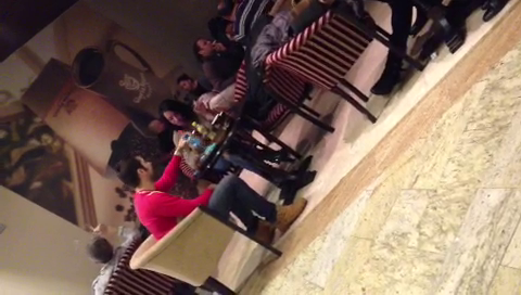 Dupa film, fostul prieten al Oanei Zavoranu si bruneta au mers impreuna la o cafenea de fite