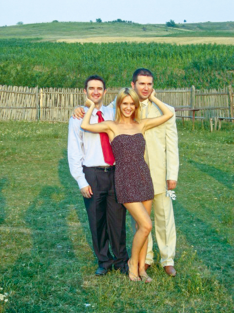 Adela va face Revelionul cu fratii ei, care o vor urma la Chisinau