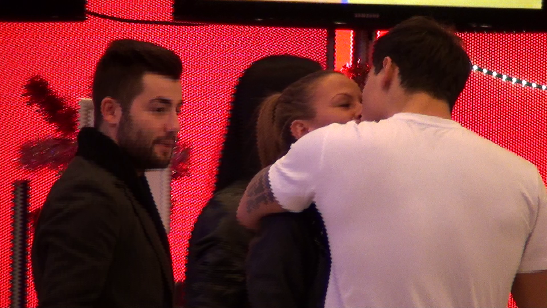 Iulian pare subjugat de farmecele satenei