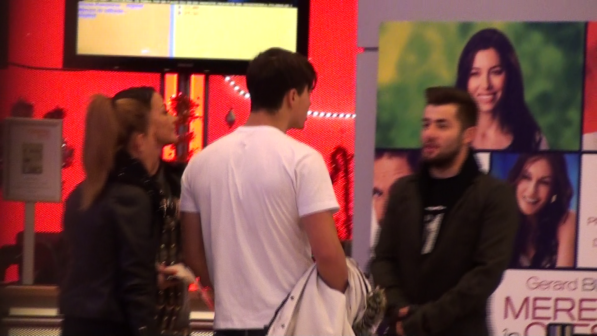 Demeter si partenera lui au deschis seara cu un film la mall