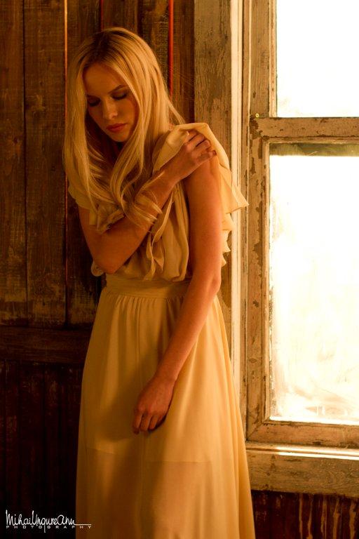 Andreea Cohut misterioasa blonda din videoclip