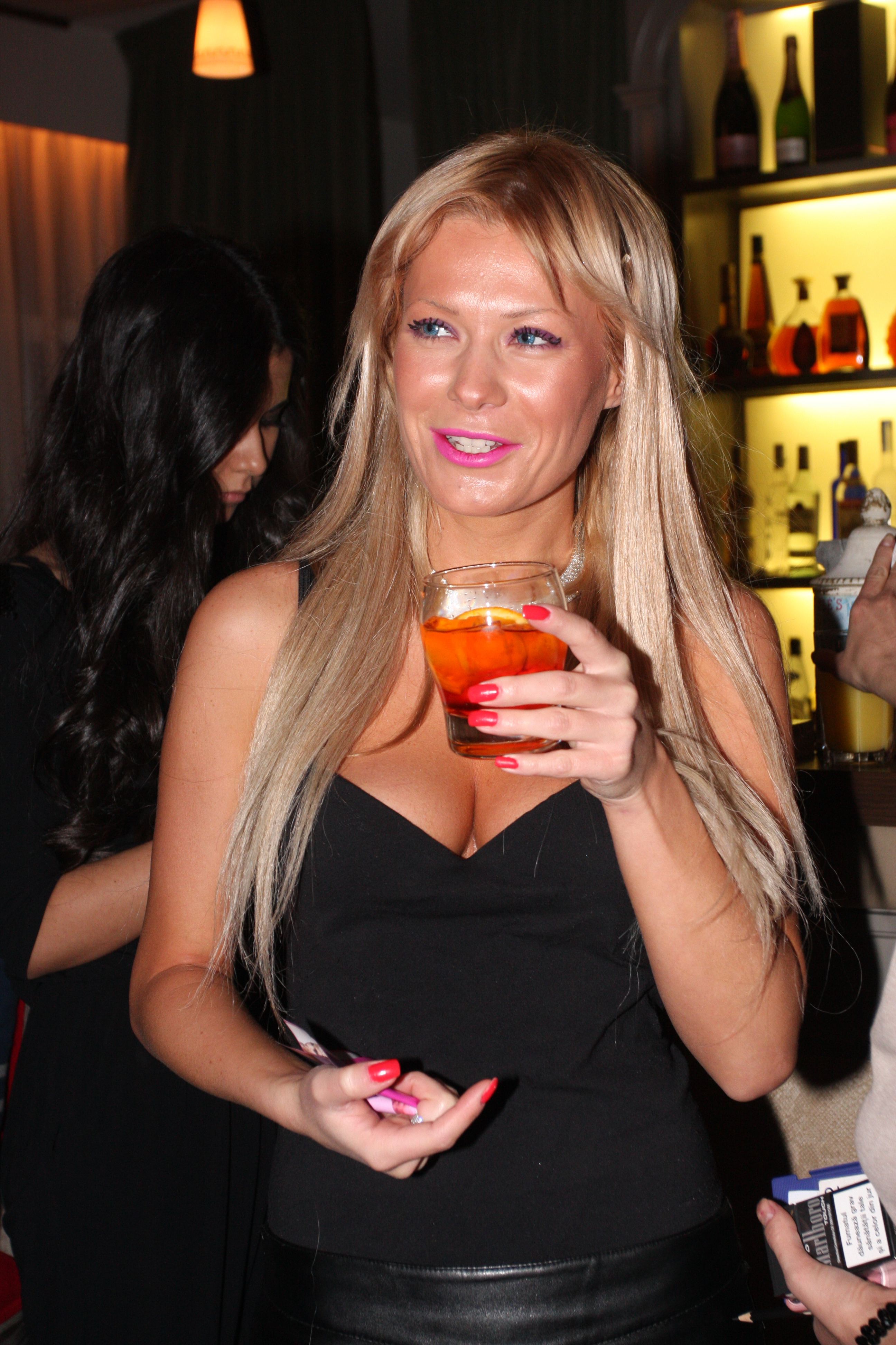 Blonda s-a decis sa paraseasca casa noua, satula sa faca ore pe drum