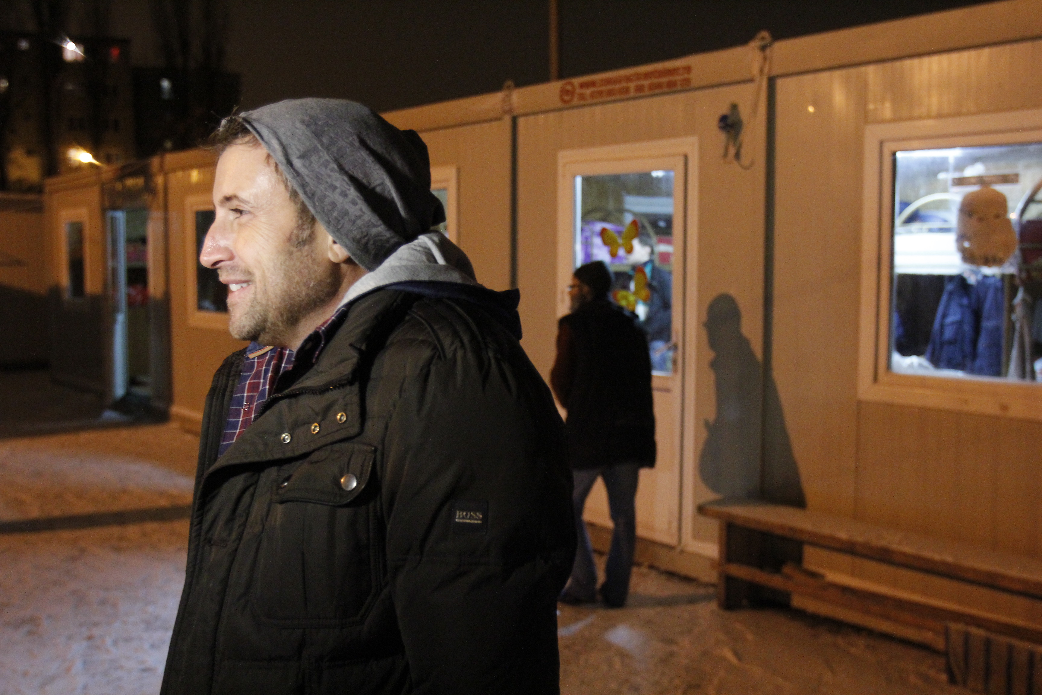 Bote a fost aseara la un azil de batrani pentru a le face o bucurie cu ocazia sarbatorilor de iarna