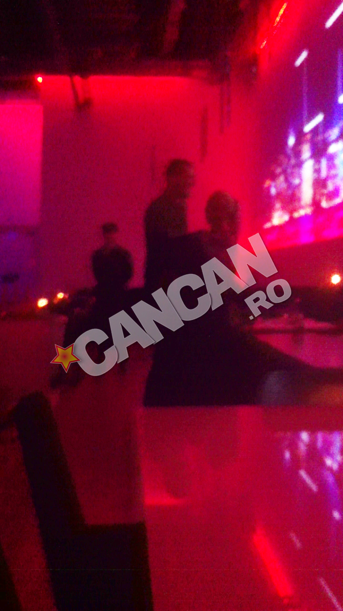 Anda Adam si Nikolic au fost fotografiati de paparazii CANCAN.ro in timp ce dansau lasciv in club
