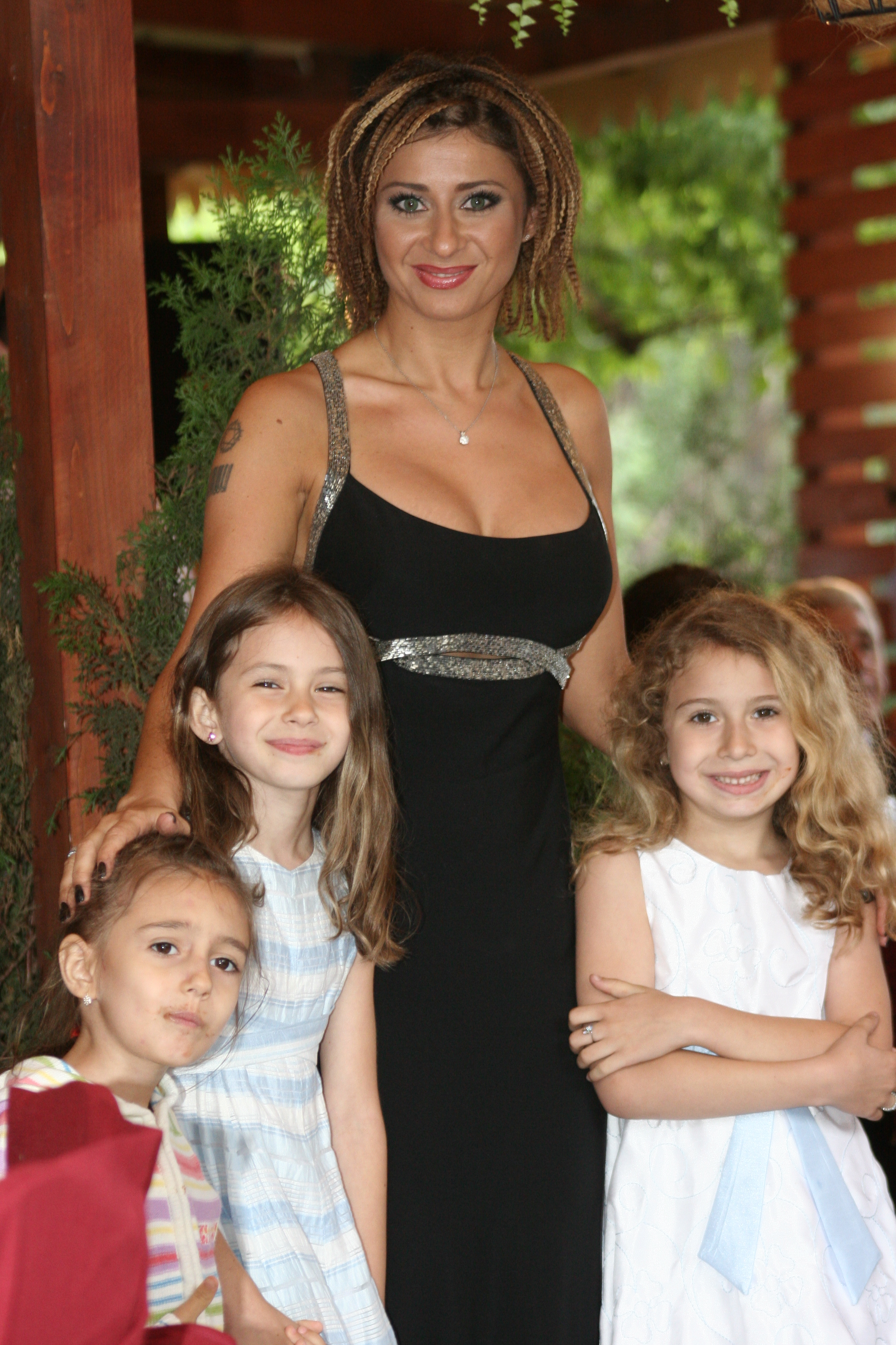 Anamaria Prodan le lasa pe fetele ei impreuna cu tatal lor, dupa Craciun