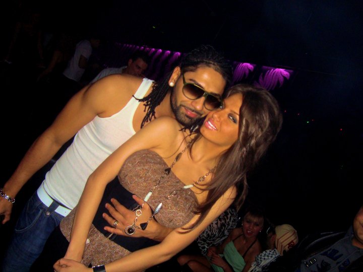 Cei doi indragostiti si-au facut planuri de casatorie de doi ani, insa au tot amanat momentul, pana acum