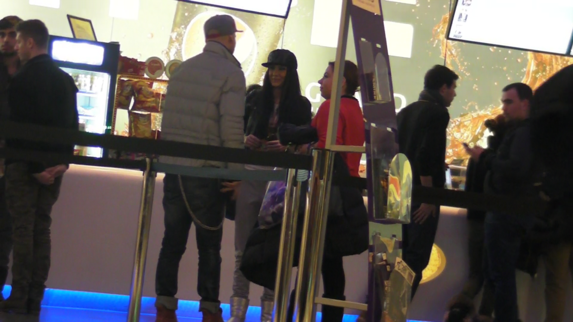 Oana Roman si Alexandra Enachescu s-au intalnit si cu Mircea Zara, la cinematograf