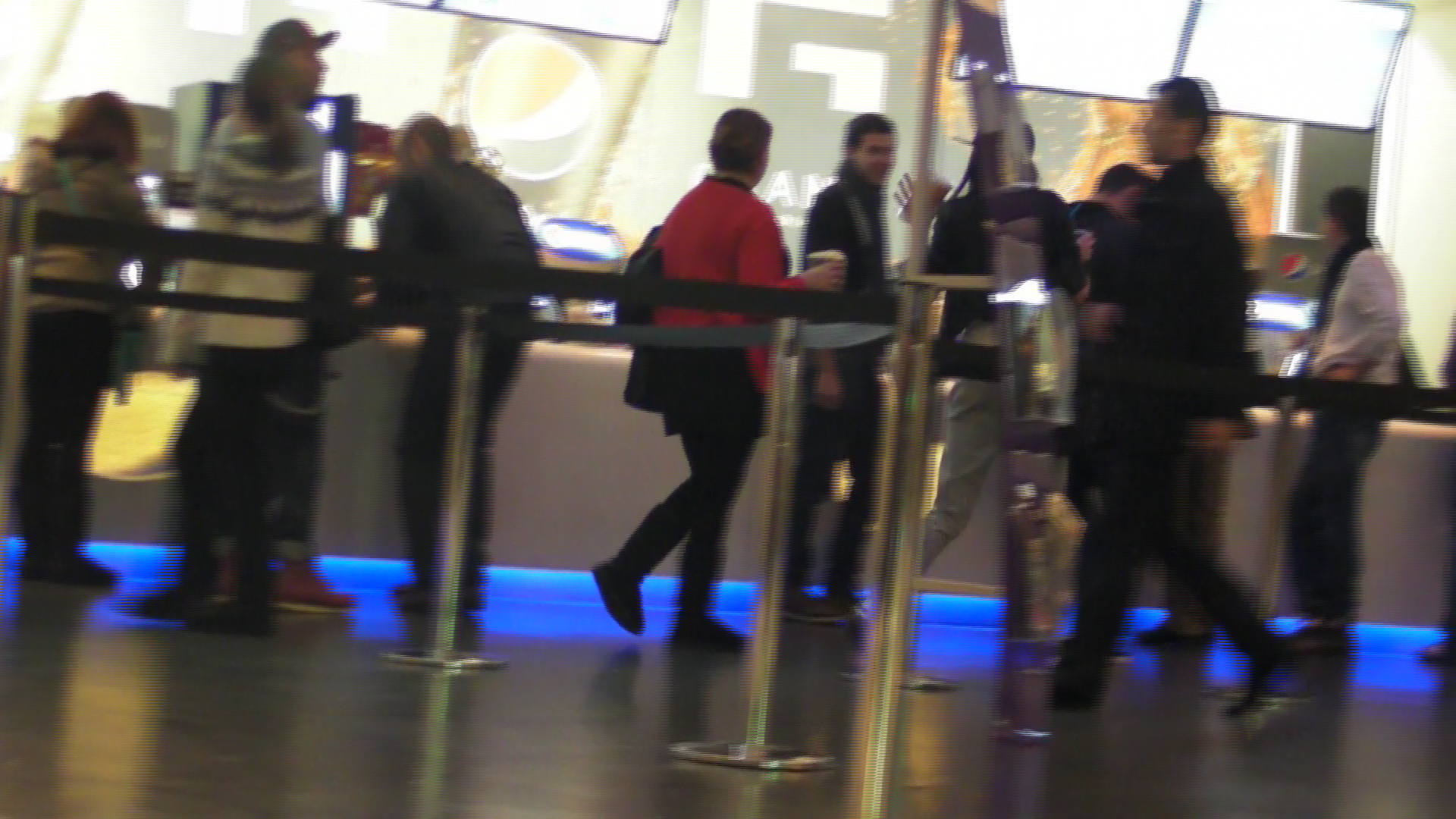 Oana Roman a cumparat o punga de floricele si o bautura carbogazoasa inainte sa intre in sala