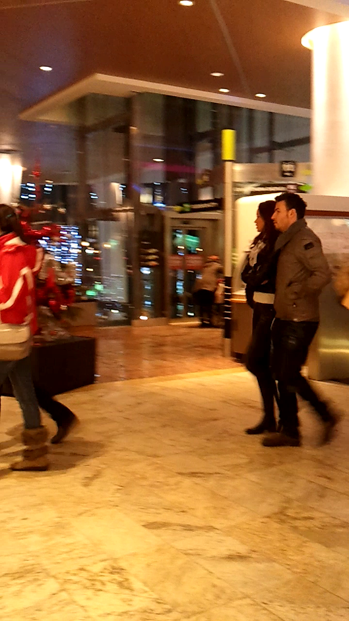 Protector, fotbalistul o strange strans in brate pe Bianca Dragusanu