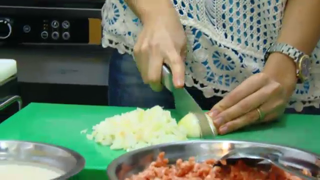 Cea mai mare drama pentru Andreea este tocatul cepei