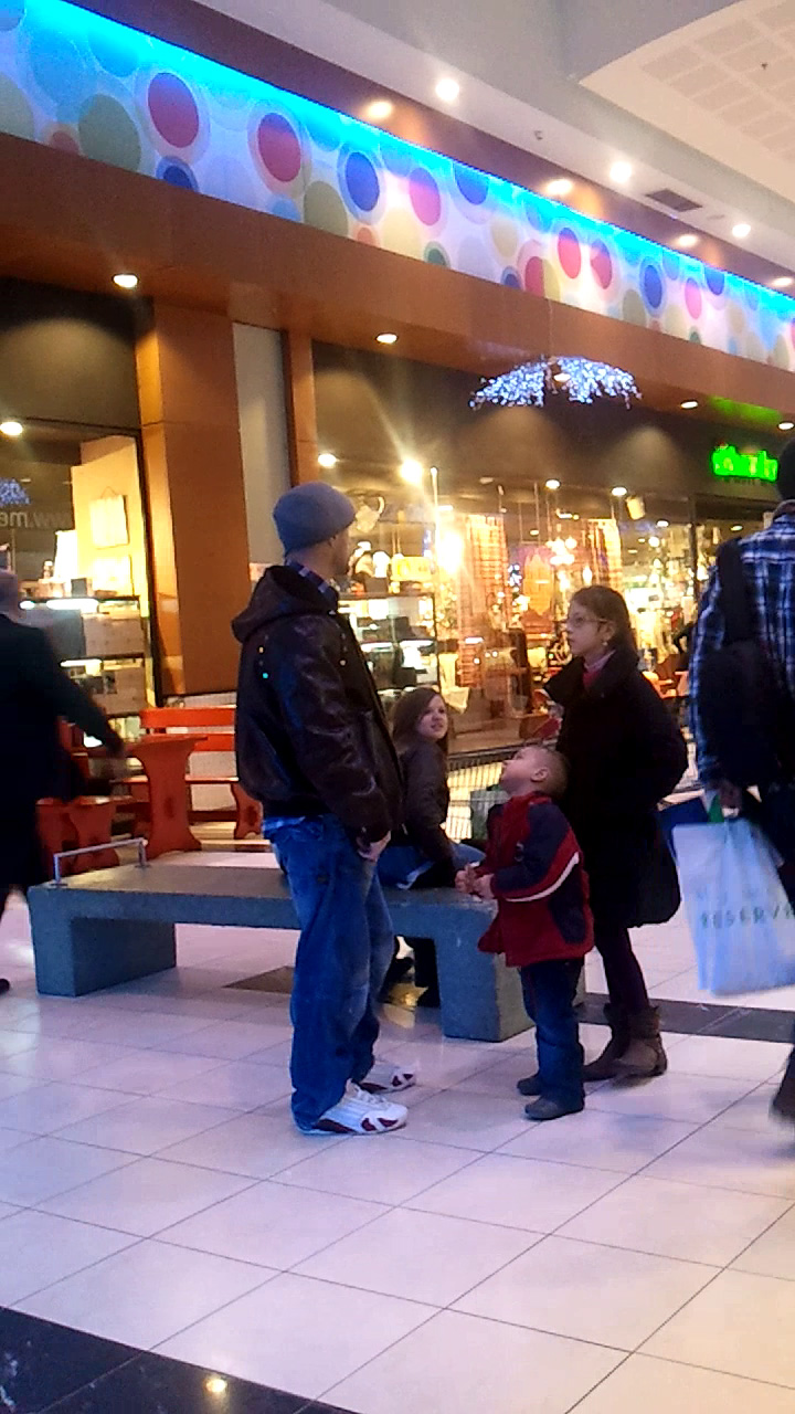 Familia Stratan a iesit la cumparaturi