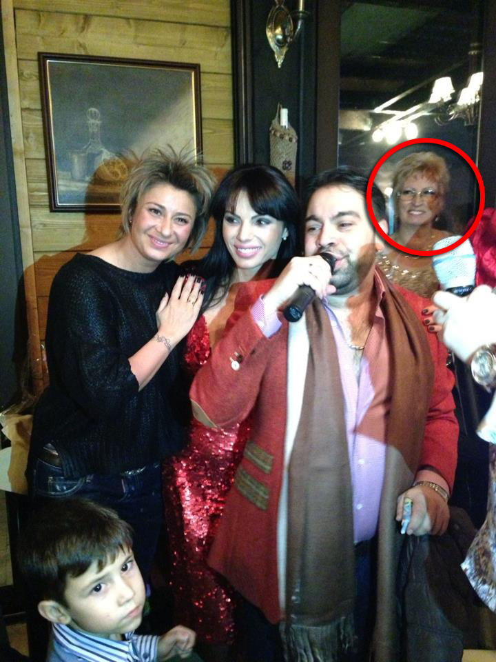 La petrecerea de rupere a turtei, atmosfera a fost intretinuta de Florin Salam si de Adrian Minune