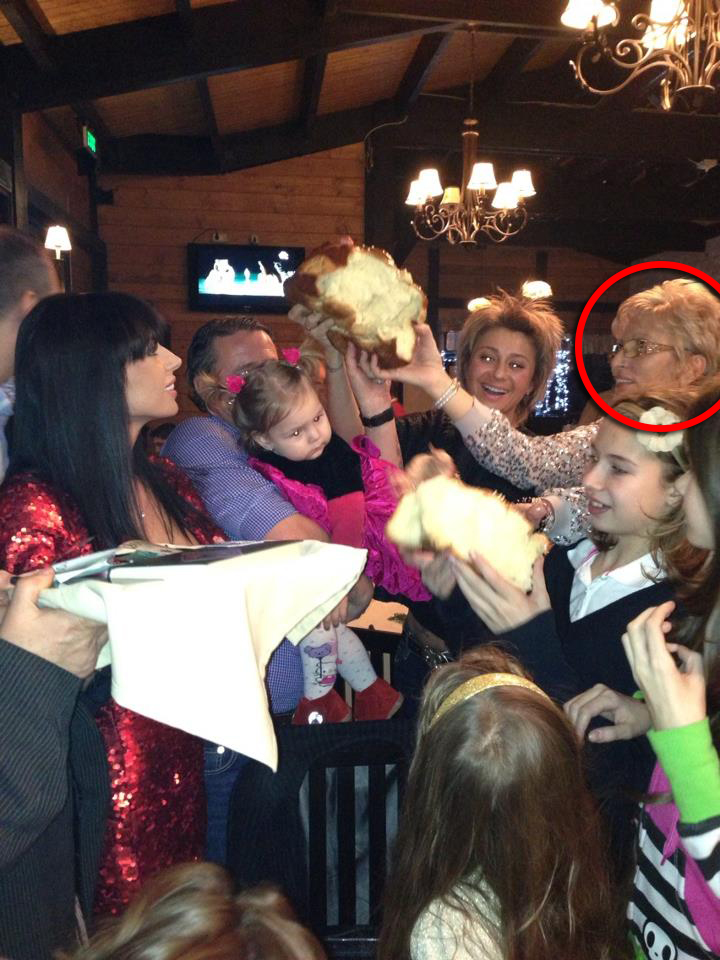 Fetota Ramonei a ales mai mult obiecte de pe tava, printre care cheile de la masina, icoana si pixul