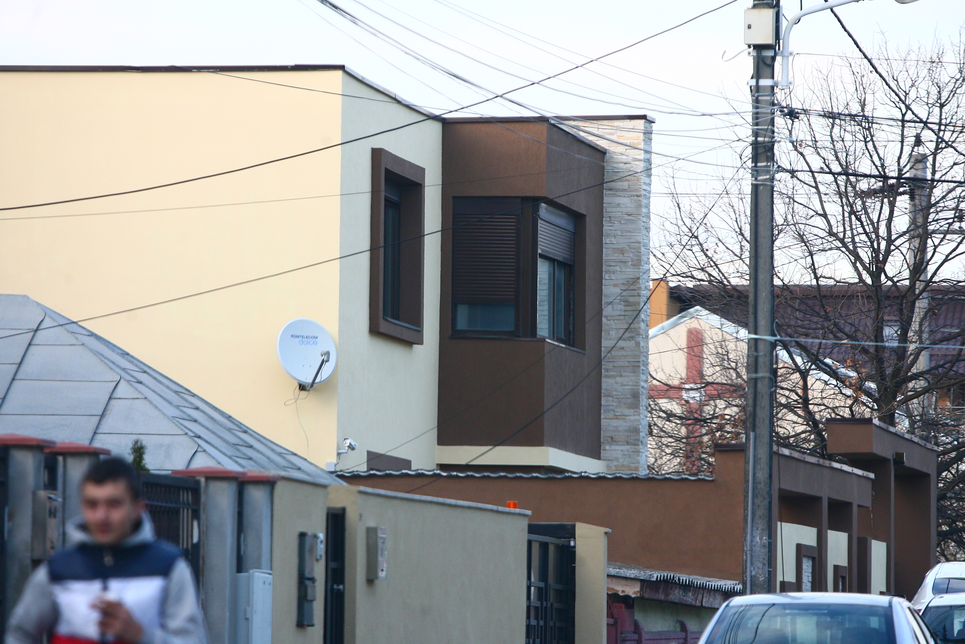 Cantaretul a investit aproape 60.000 de euro in reconsolidarea si reamenajarea casei sale.