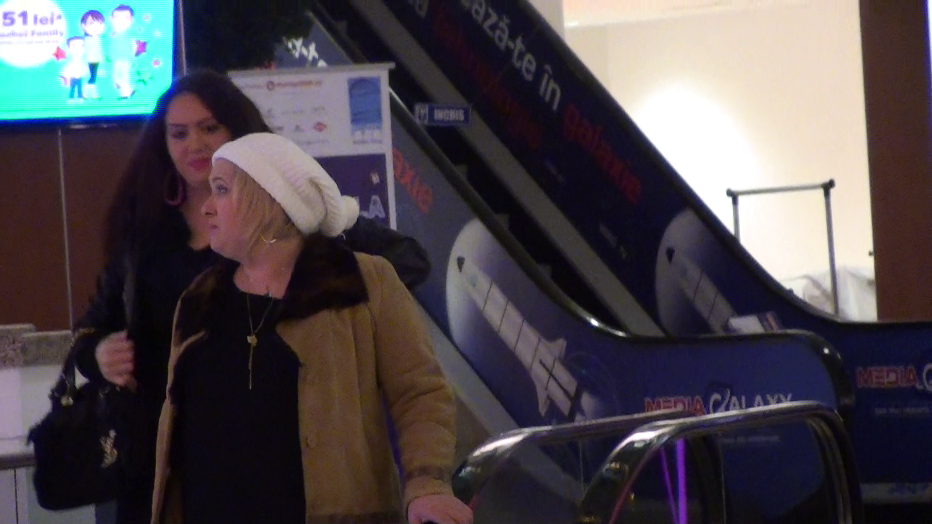 Artista si fiica ei s-au despartit de restul familiei si au mers impreuna la magazine