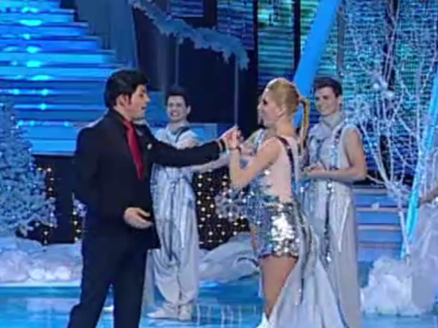 Jean de la Craiova, aşa cum nu l-ai mai văzut până acum! Uite în cine s-a costumat în noaptea de Revelion! Ai să rămâi uimit!