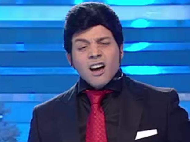 Jean de la Craiova, aşa cum nu l-ai mai văzut până acum! Uite în cine s-a costumat în noaptea de Revelion! Ai să rămâi uimit!