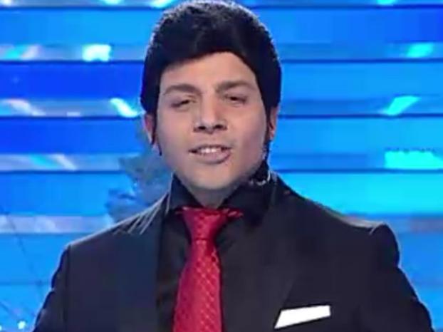 Jean de la Craiova, aşa cum nu l-ai mai văzut până acum! Uite în cine s-a costumat în noaptea de Revelion! Ai să rămâi uimit!