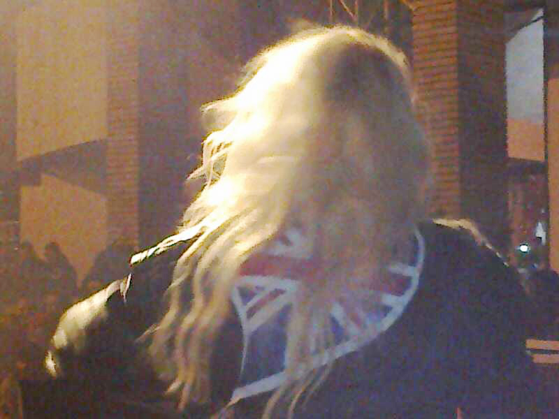 Anda Adam a imbracat o jacheta cu steagul Marii Britanii, la un concert organizat de Ziua Nationala a Romanie