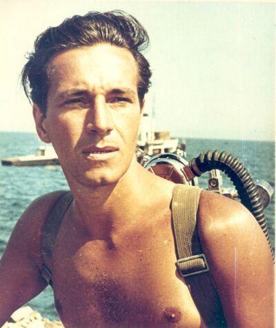 Ce bine arăta Sergiu Nicolaescu în tinereţe! Vezi imaginile cu regizorul cu pieptul dezgolit care au topit inimile româncelor!