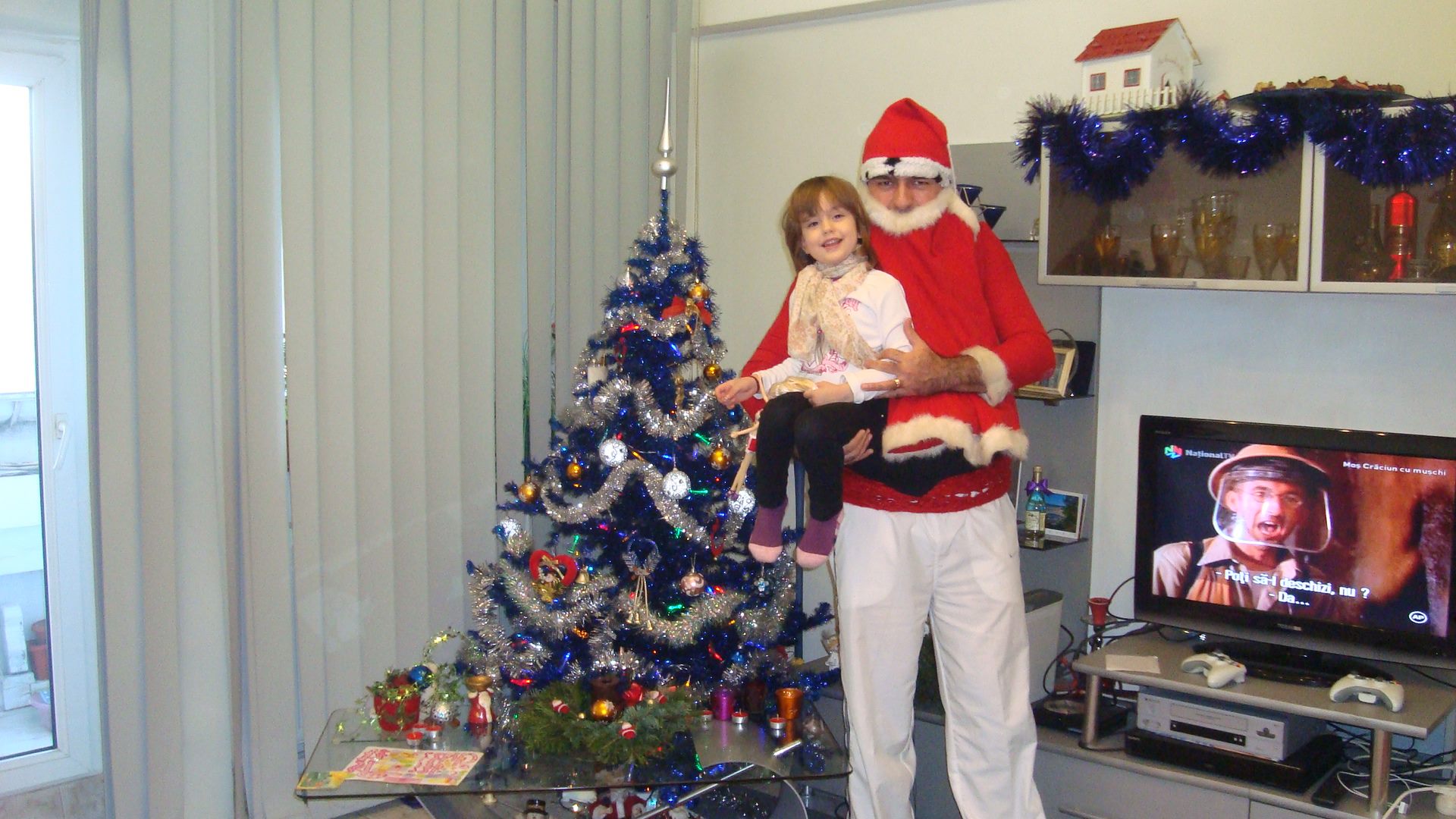 Sekan s-a costumat in Mos Craciun pentru nepoteii sotiei