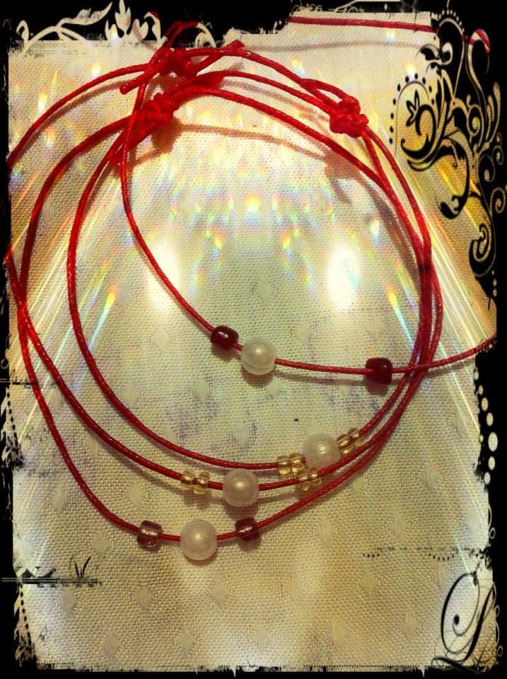 Ca sa faca rost de bani pentru alimente, artista realizeaza si vinde bratarici de cauza