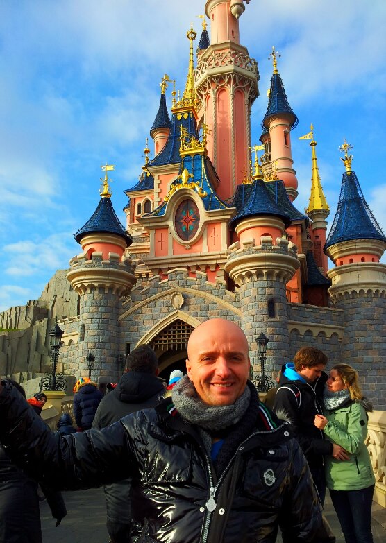 Ionita s-a bucurat ca un copil mic in parcul de distractii