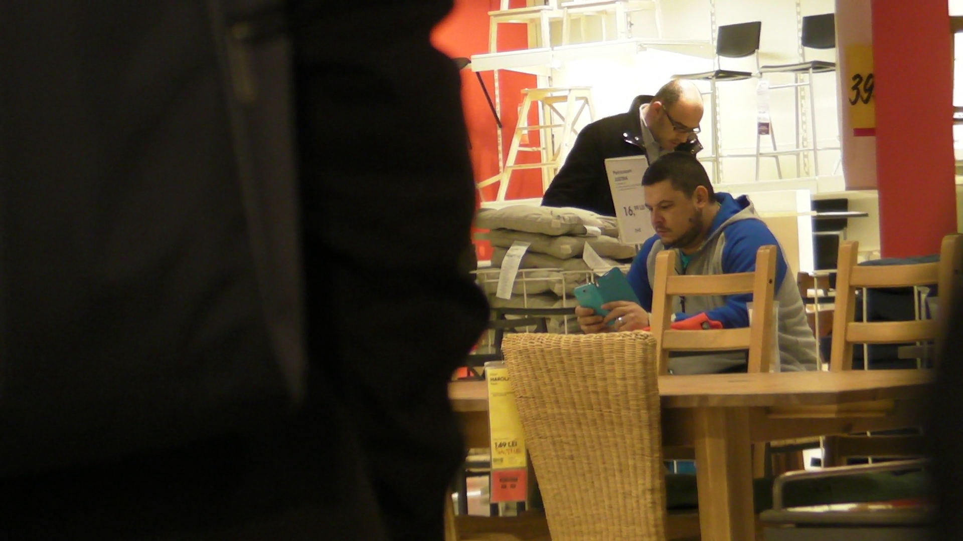 Bobonete trimite mesaje, fra sa ii pese de zarva din jur