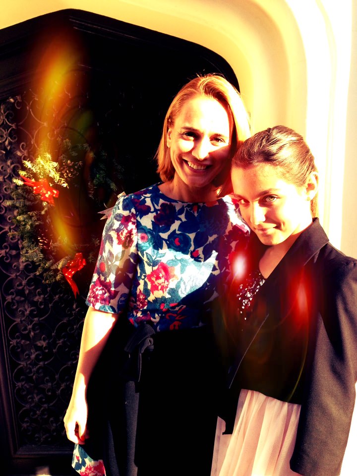 Esca are mari motive de sărbătoare astăzi! Ştirista sărbătoreşte Crăciunul armenesc! Află de ce şi uite ce le-a urat fanilor!