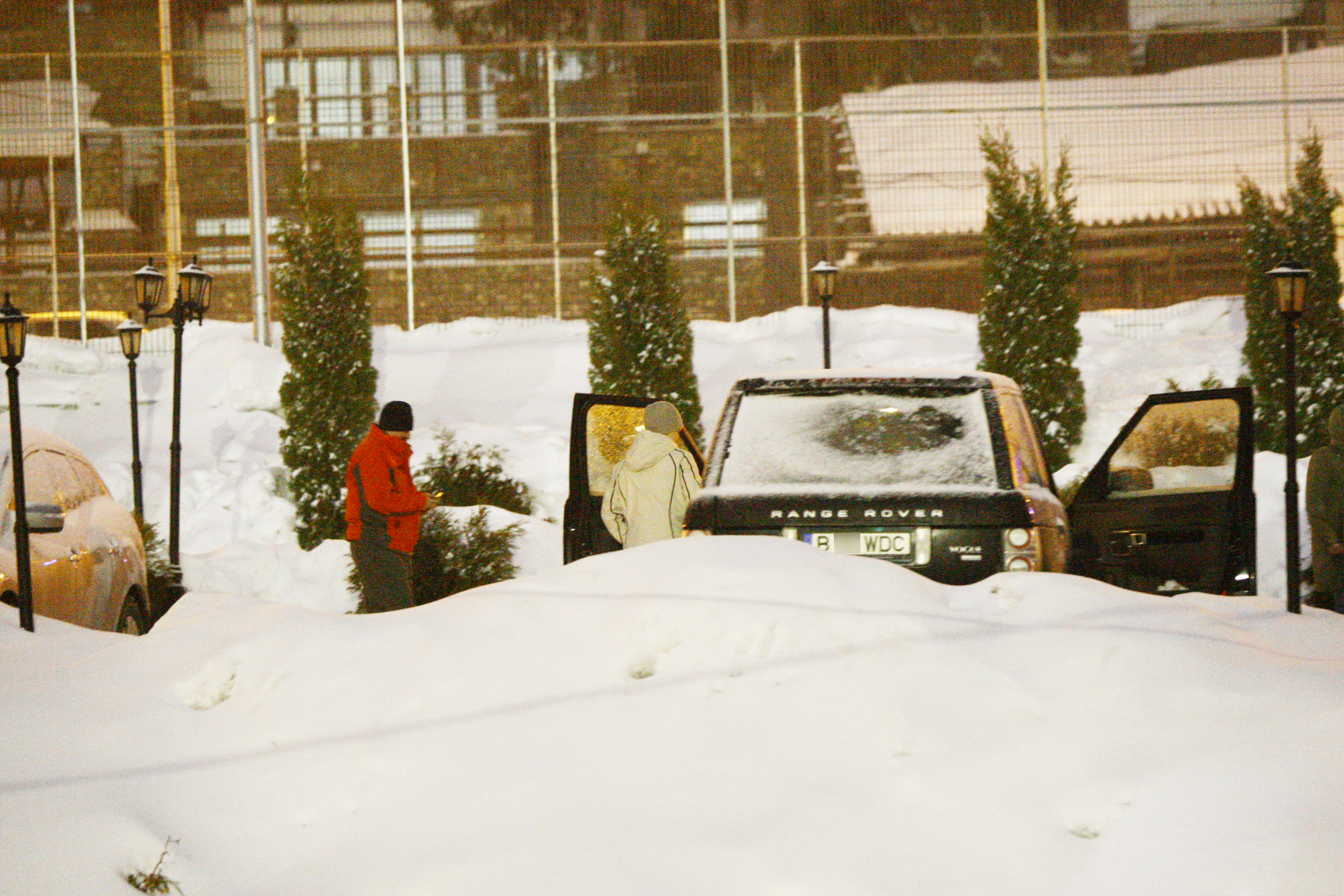 Cum, probabil, sotul ei bause cateva guri de alcool, Cristina a fost cea care a condus pana la hotel