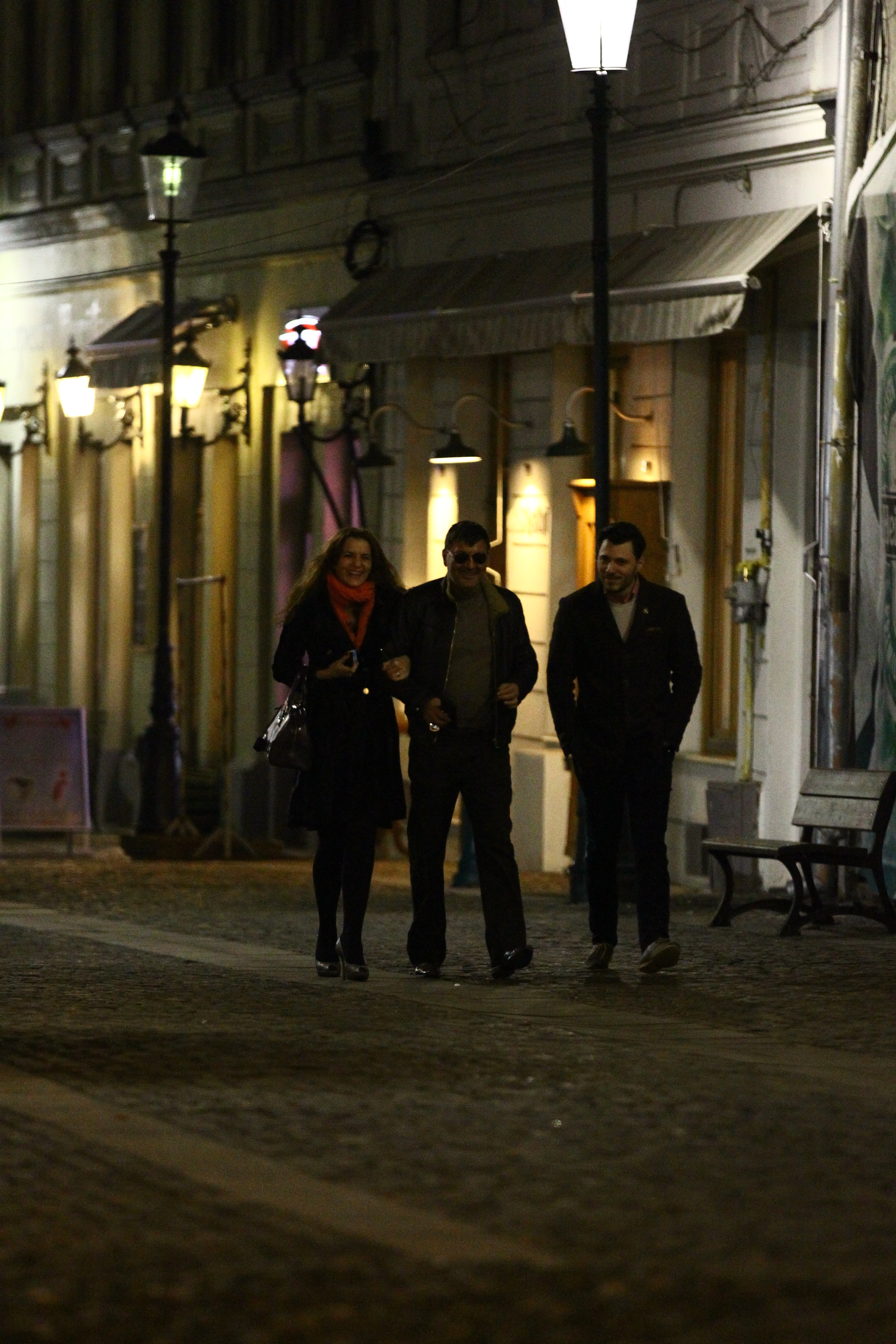 Milionarul a cinat in oras cu iubita si fiul sau